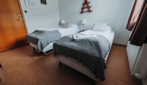 Twin Room, 2 Twin Beds, Shared Bathroom