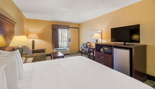 Standard Room, 1 King Bed, Non Smoking, Refrigerator & Microwave