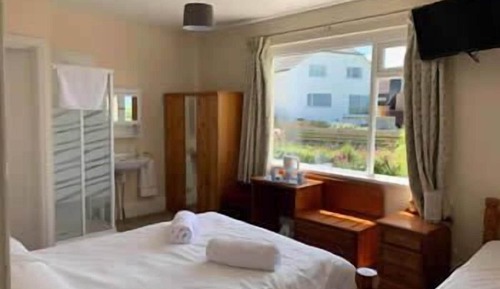 Twin Room, Ensuite, Partial Sea View