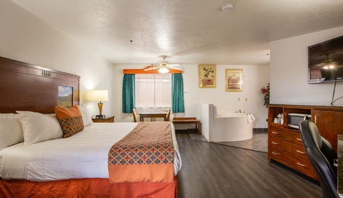 Deluxe Suite, 1 King Bed, Non Smoking, Hot Tub