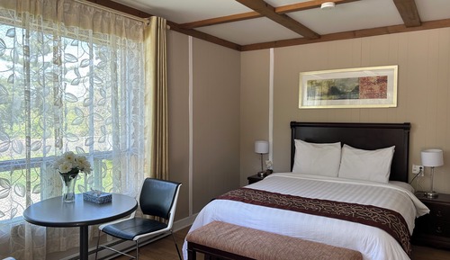 Standard Room, 1 Queen Bed