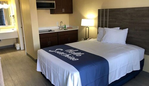 Room, 1 Queen Bed, Accessible, Non Smoking (Mobility)