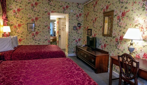 Deluxe Room, 2 Queen Beds (Standard view)