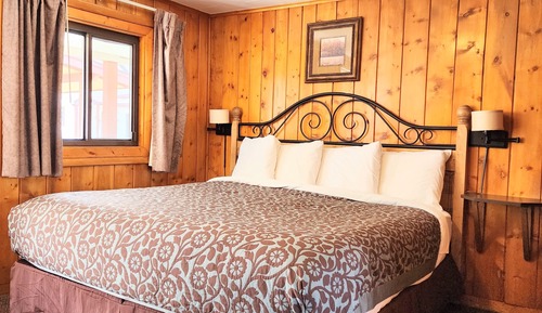 Comfort Room, 1 King Bed, Mountain View