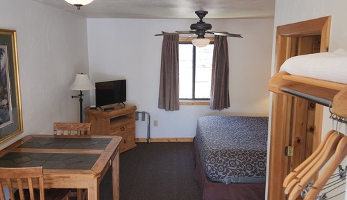 Comfort Room, 1 King Bed, Jetted Tub