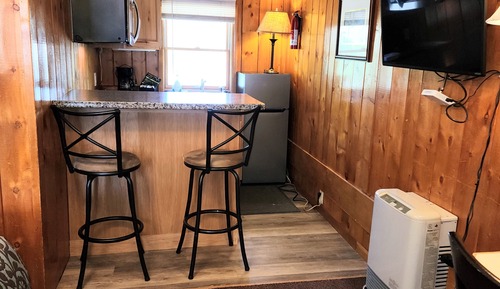 Comfort Room, 1 King Bed, Kitchenette, Mountain View
