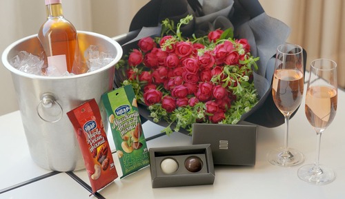 [Romantic Sweet Stay] Standard Double City View + 1 Bottle of Wine + 2 HBAF Almond + Chocolate