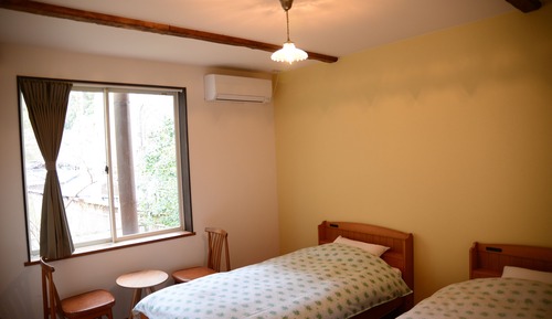 Twin Room, Shared Bathroom (Non-smoking)