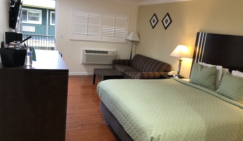 Standard Double Room Single Use, 1 King Bed, Accessible