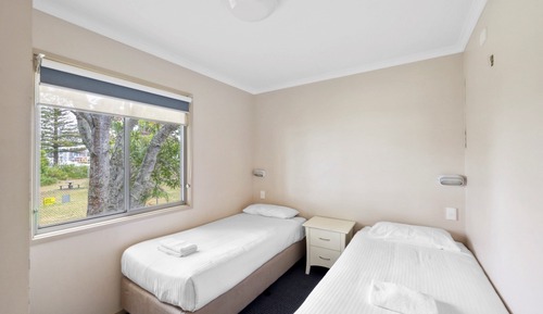 Superior Villa - Sleeps 4 - Dog Friendly