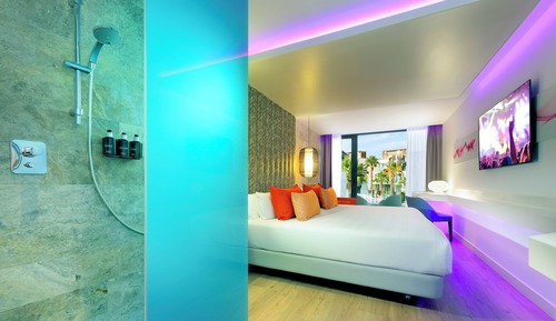 Deluxe Room (Silver)