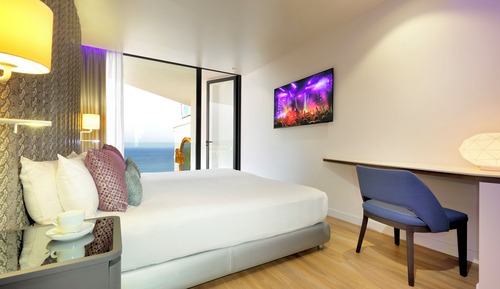 Deluxe Room (Gold)