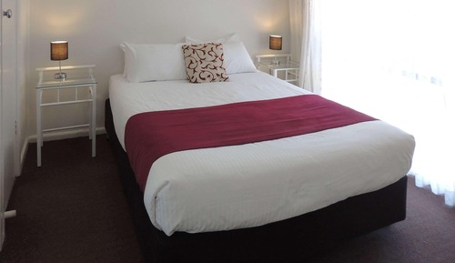 Suite, 1 Queen Bed, Non Smoking (Efficiency)