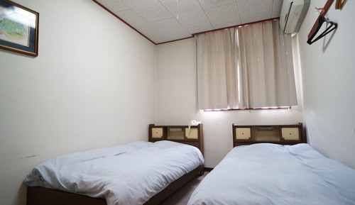 Twin Room (Retro Room)