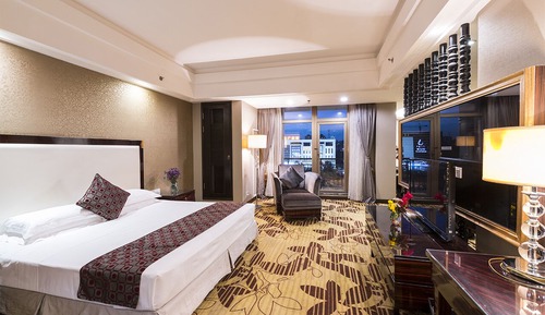 Deluxe Suite
