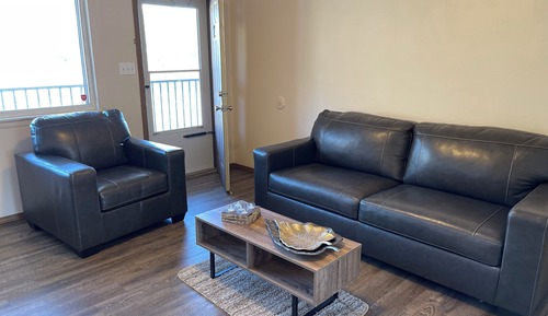 3BR Spacious Apartment Sleeps 8!