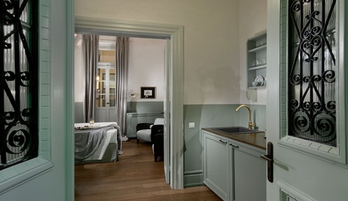 ATHINAIDOS PLATINUM LOFT WITH JACUZZI by K&K