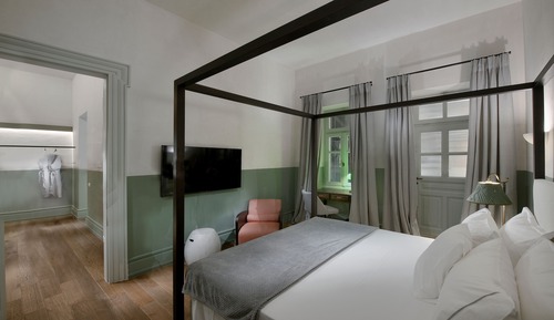 ATHINAIDOS NOBLE SUITE by K&K