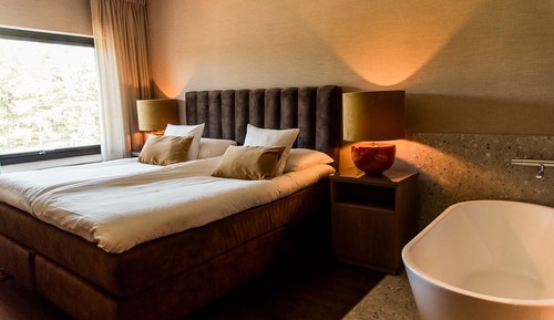 Delux Bath (Spa is not included)