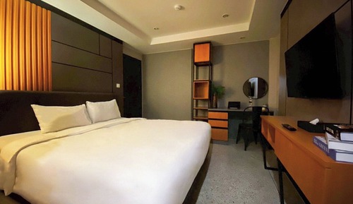 Junior Room, 1 Bedroom, Non Smoking, City View