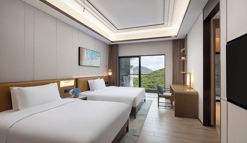 Suite, Multiple Beds, Balcony, Mountain View