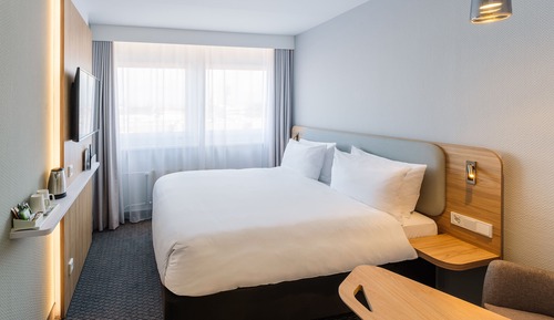 Standard Room, 1 Queen Bed