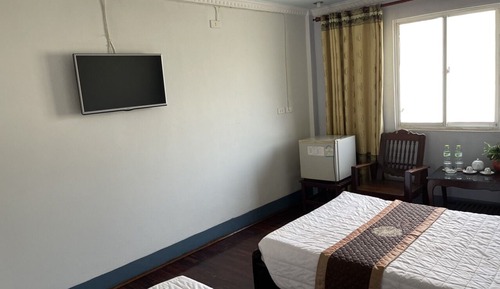 Deluxe Twin Room with Window
