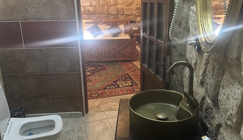Comfort Room, 1 King Bed, Smoking