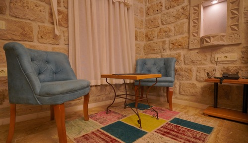 Superior Arch Room