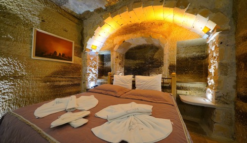 Superior Cave Room