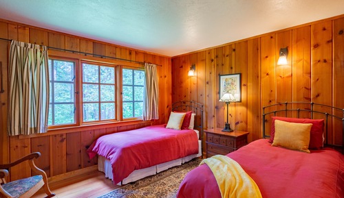 Luxury Cabin--3 bedroom/2 bath