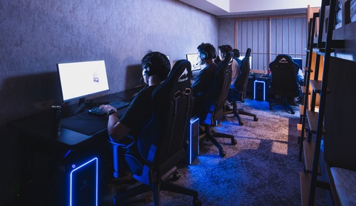 Quintet Esports Room For 5 Non-smoking