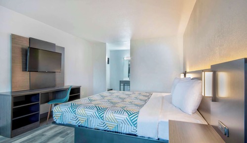 Deluxe Room, 1 King Bed, Non Smoking