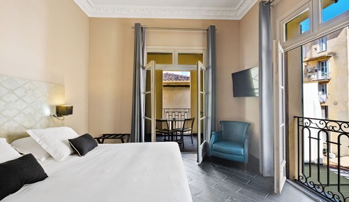 Comfort Room, Terrace
