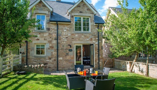 Luxury Cottage, Private Bathroom, Garden View