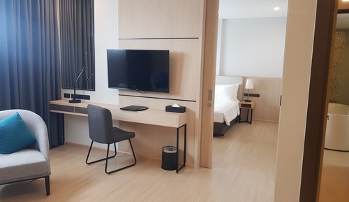 Suite, 1 King Bed, Non Smoking (Living Room)