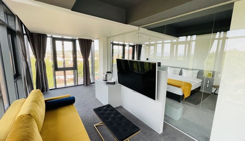 Panoramic Studio Suite, City View