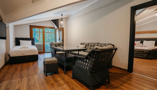 Royal Room, Jetted Tub, Lake View