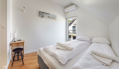 Apartment (2C)