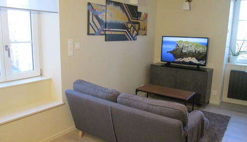 3 STAR GREEN DOOR APARTMENT