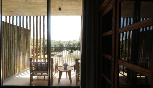 Signature Room, 1 Queen Bed, Balcony, Garden View