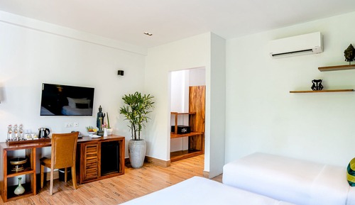 Family Pool View - Free City Shuttle Service + Free Mini Bar