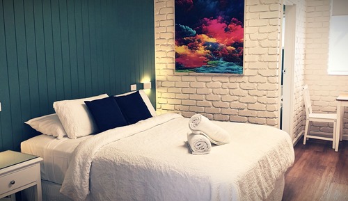 Standard Queen Room 5