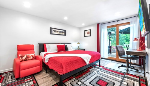 Business Room, 1 King Bed, Patio, Courtyard View