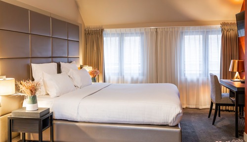Room (Chambre Cuir)