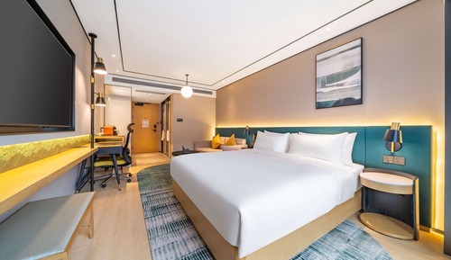 Deluxe Room, 1 King Bed, Balcony
