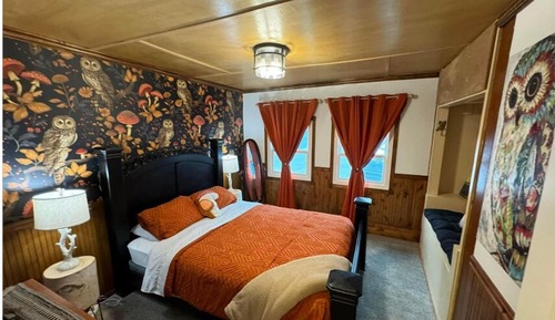 Queen Room, Captains Chambers,  Inside Inn with Shared Bathroom, not pet friendly