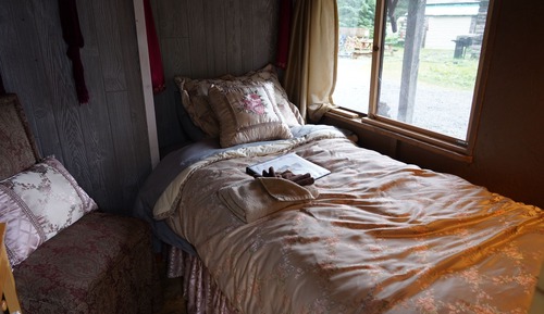 Single Cabin, Shared Bathroom, Beaver Boudoir, Inn Location