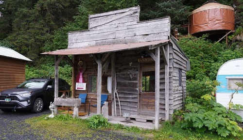 Single Cabin, Shared Bathroom, Loon Saloon, Inn Location