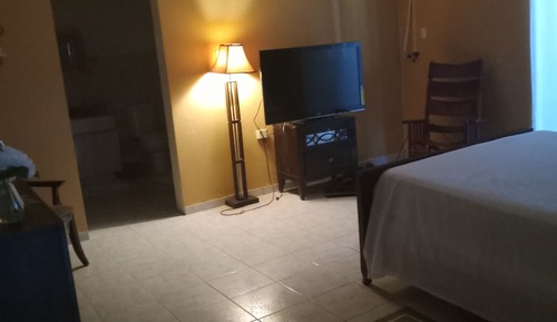 Comfort Room, 1 Queen Bed